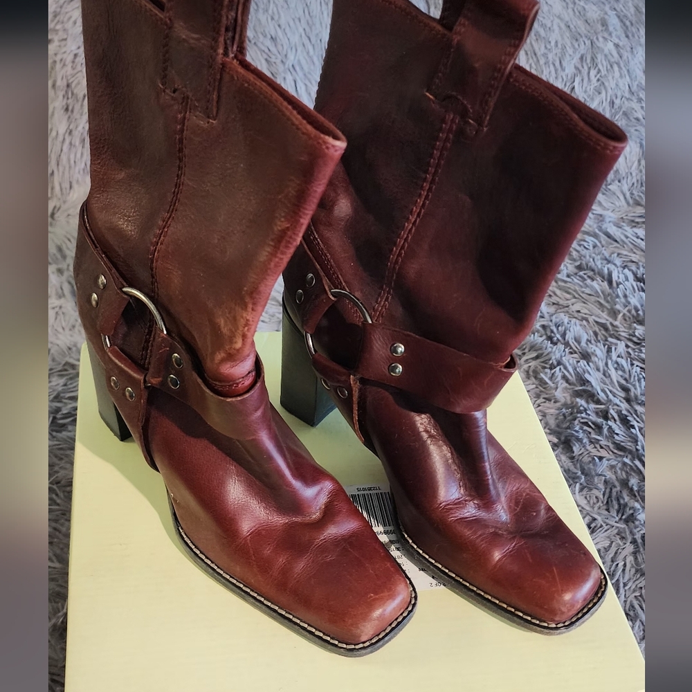 Women's Burgundy Leather Heeled Boots - Picture 9 of 9